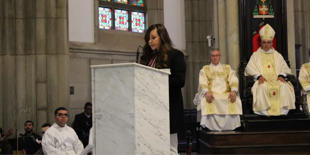 Prefeitura de Petrópolis homenageia a Gestora do Projeto de Restauração da Catedral
